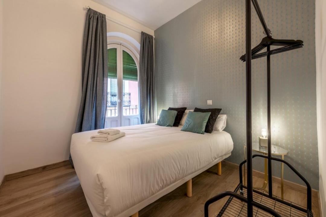 3 Bedrooms 1 Bathroom Furnished - Lavapies- Mintystay マドリード エクステリア 写真