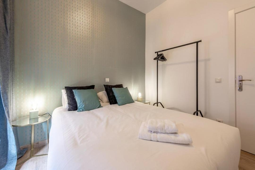 3 Bedrooms 1 Bathroom Furnished - Lavapies- Mintystay マドリード エクステリア 写真